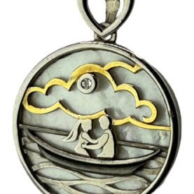Silver pendant with mother of pearl