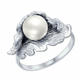 Silver ring with pearl