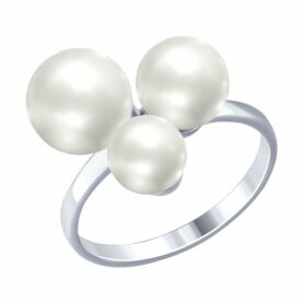 Silver ring with pearl