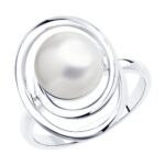 Silver ring with pearls