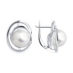 Silver earrings with pearls