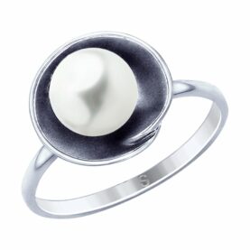 Silver ring with pearl