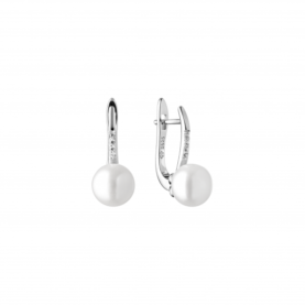 Silver earrings with pearls