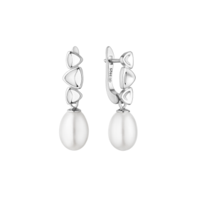 Silver earrings with pearls
