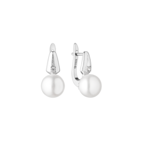 Silver earrings with pearls