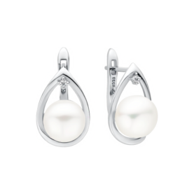 Silver earrings with pearls